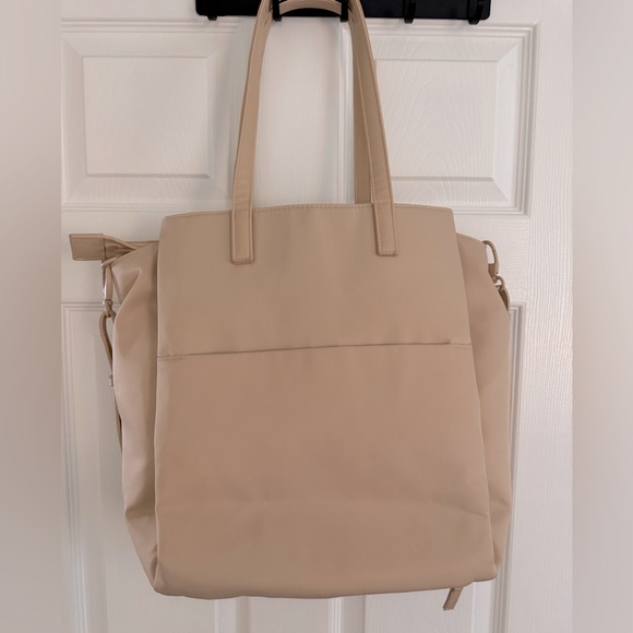 Béis The Commuter Tote in Beige - Picture 5 of 5